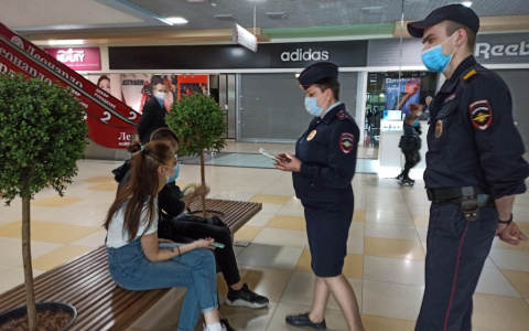 Гуляют по торговому центру: в Пензе ловят "дезертиров"