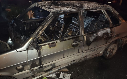 В микрорайоне Арбеково за ночь сожгли несколько автомобилей