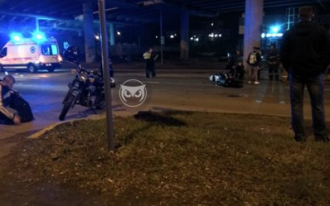 "Потерял много крови": соцсетях сообщают о жестком ДТП с мотоциклистом в центре Пензы