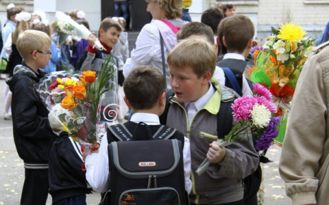 Работа школ в пандемию с 1 сентября: иммунолог раскрыл три сценария