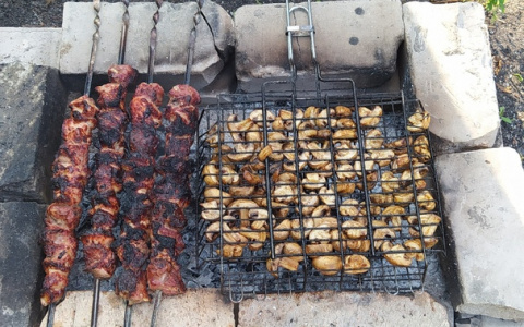 Как есть шашлык, чтобы избежать плохих последствий: отвечает минздрав