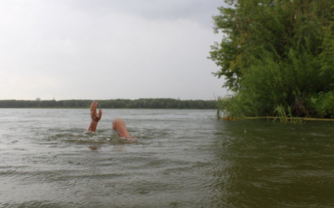 Пошел купаться пьяным: в Заречном утонул мужчина
