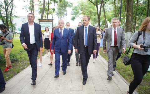 Другим регионам надо брать с вас пример: Полпред президента в ПФО посетил «Парк времен» и жилой комплекс «Новые сады» в Пензе