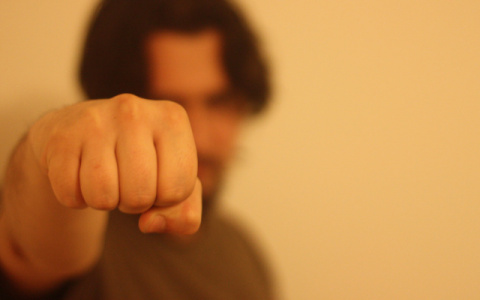 В Пензенской области неуравновешенный мужчина избил двух детей