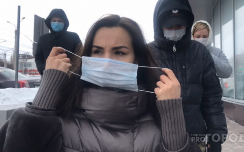 Они с нами навсегда: эпидемиолог посоветовал россиянам привыкнуть к маскам