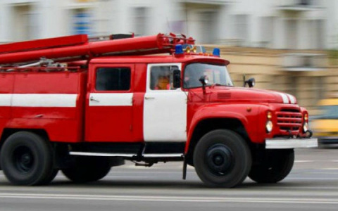 Пензенские пожарные спасли из горящего дома дедушку