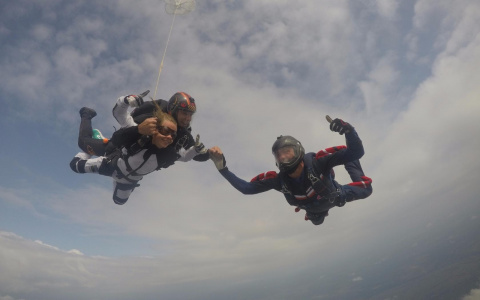 "Очень сильное чувство": пензенский парашютист-рекордсмен рассказал, что испытывает во время прыжка