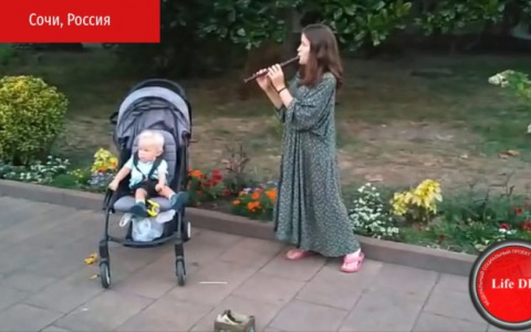 Полуслепая женщина из Пензы с горбом на спине играет в Сочи, чтобы прокормить ребенка
