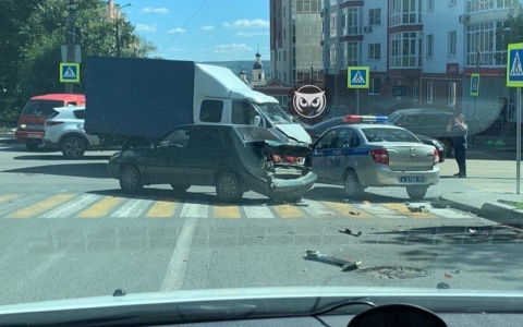 В Пензе машина ДПС попала в тройное ДТП