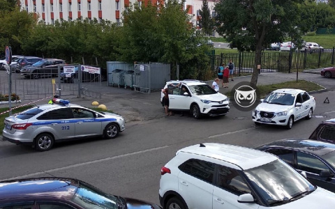 На улице Красной частично перекрыли движение из-за ДТП