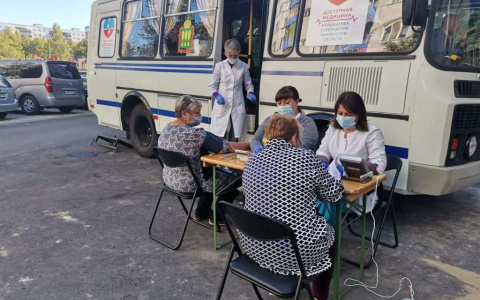 На проспекте Строителей более 100 пензенцев бесплатно обследовались в «Автобусе здоровья»