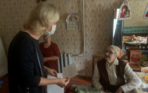 Отметившую 100-летний юбилей пензенку поздравил президент Путин