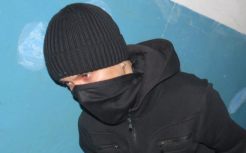 Сорвавшего с шеи пенсионерки золотую цепочку жителя Кузнецка задержала полиция