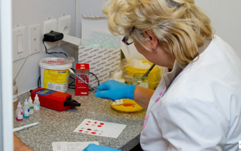 Врач-онколог назвала симптомы, с которыми следует срочно обратиться к специалисту