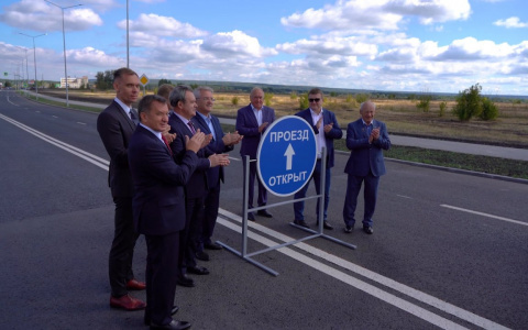 В Спутнике торжественно открыли улицу Алую