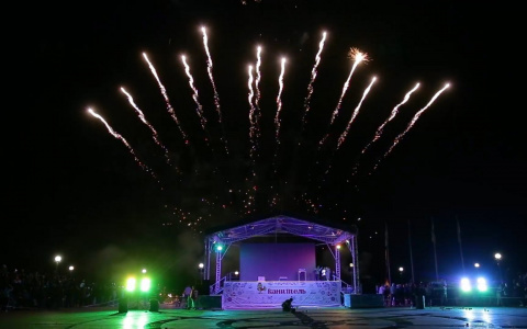 Летний сезон в Спутнике закрылся салютом