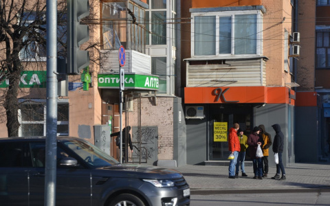 "Почку что ли продавать?": пензенцы в шоке от цен на препарат от COVID