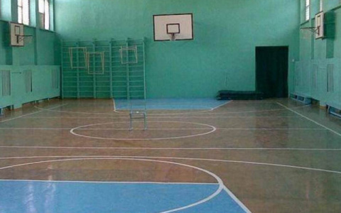 «И так сойдет»: пензенская школа заплатила за плохой ремонт спортзала