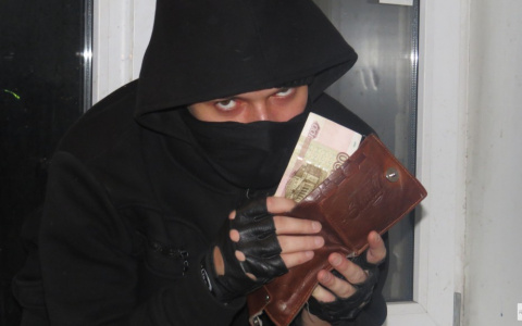 «Оставила дверь нараспашку»: у забывшей закрыть замок пензячки обокрали квартиру