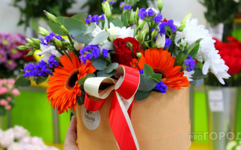 Учительница из Пензы получила букет цветов от Егора Крида