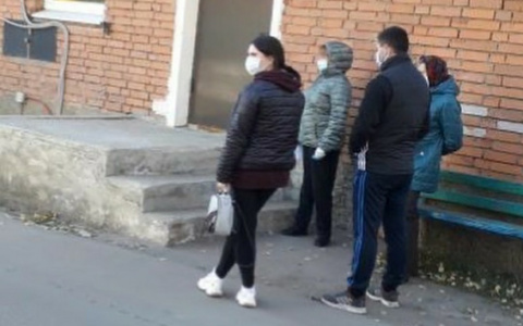 Как берут анализ на ковид в пензенском регионе: люди стоят часами на улицах