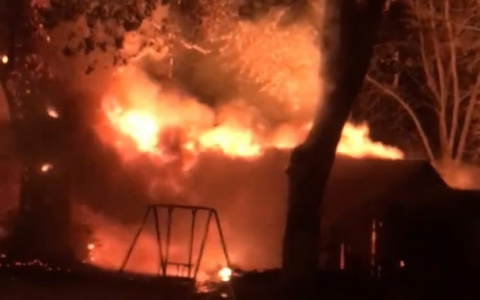 Свидетели сообщают о сильном пожаре в Пензе - фото