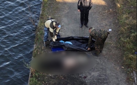 В центре Пензы из реки вытащили тело мужчины