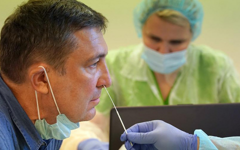 Врач рассказал о простом способе распознать зараженного коронавирусом