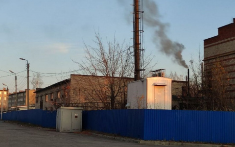 Не хватает чистого воздуха: над Кузнецком парит едкий черный дым