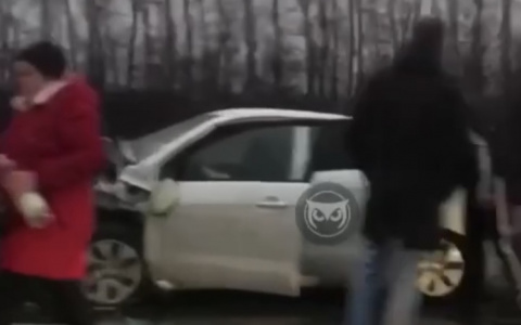 Мальчик и мужчина погибли в ужасной аварии в Пензенской области - видео