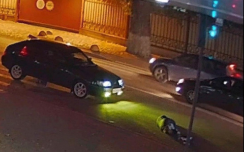 В Пензе водитель сбил женщину на "зебре" и скрылся: видео