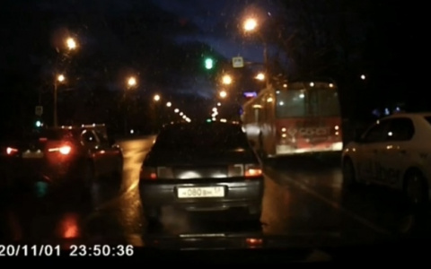 В Пензе в жуткой аварии погибла женщина - видео