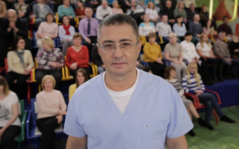 "Люди лежат в поту": главврач Мясников опроверг слухи о высокой температуре и запретах