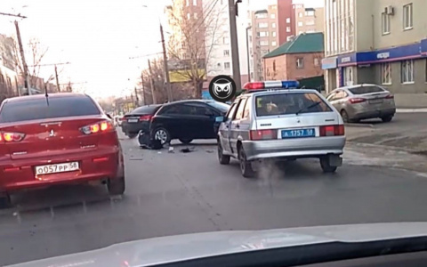 В Пензе произошла страшная авария с участием двух иномарок