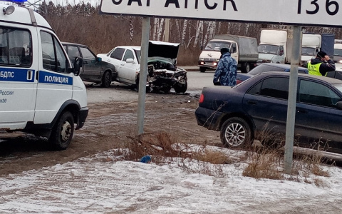 Появились шокирующие кадры с места аварии в Пензе на улице Аустрина