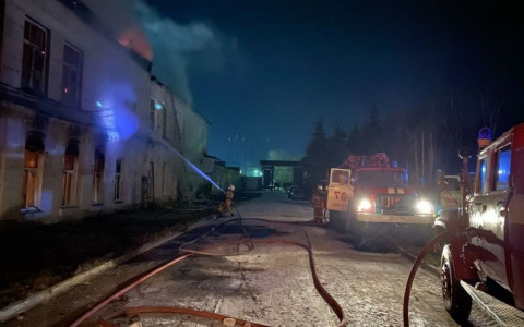 В Пензенской области произошёл сильный пожар на фабрике «Победа»