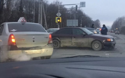 В Пензе на улице Кронштадской произошла авария