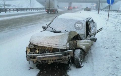 «Въехала в столб, машина в хлам»: в Пензе ищут участника страшной аварии