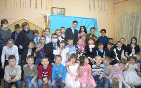 Роман Амстиславский поздравил воспитанников реабилитационного центра для детей и молодых инвалидов