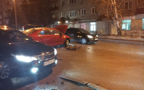 В Пензе на улице Захарова произошла авария