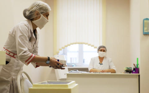 Вам вакцину колоть нельзя! Врачи перечислили всех, кому не дозволено прививаться от ковида