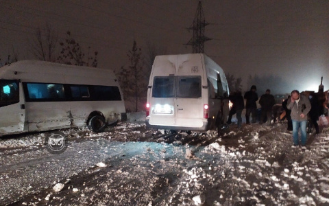 В пензенской Заре произошла авария с двумя микроавтобусами