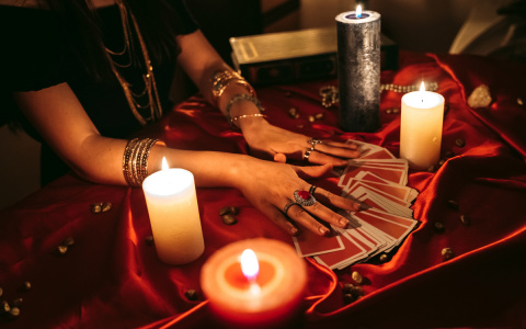 Как правильно гадать на Крещение: 8 способов узнать будущее