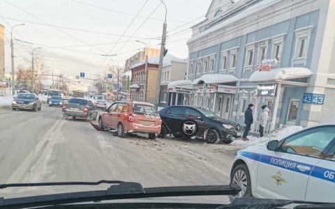 Пензенцы сообщают об аварии на улице Суворова