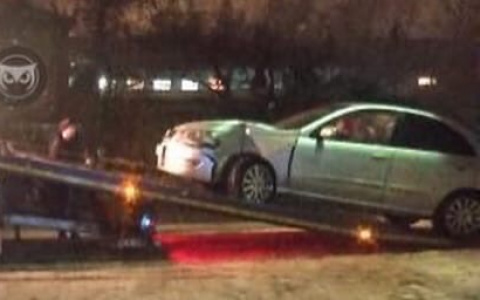 В Пензе легковой автомобиль врезался в столб