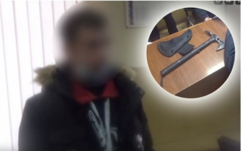 19-летнего юношу задержали на митинге с ледорубом