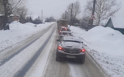 «Стоит всё». В Пензе сообщают о многочисленных пробках
