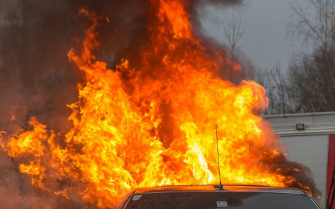 В Пензенской области сгорел автомобиль. Есть пострадавшие
