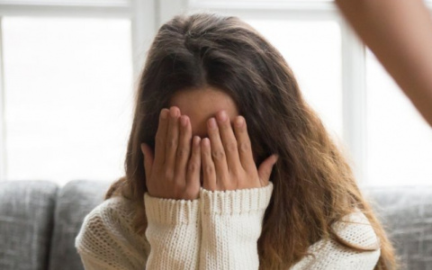 «Закрой глаза и не открывай»: странная незнакомка «исчезла» из квартиры пензячки