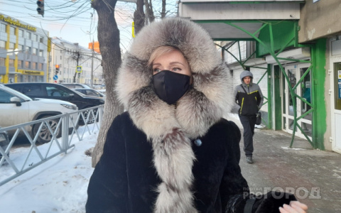 «Заломили кисть и кинули в автозак»: чем закончилось для женщины нарушение режима